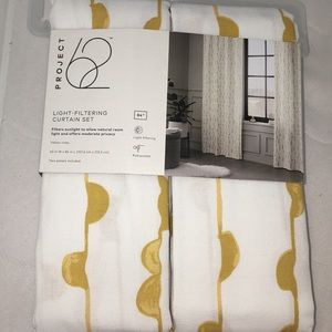 Light- Filtering Curtain Set